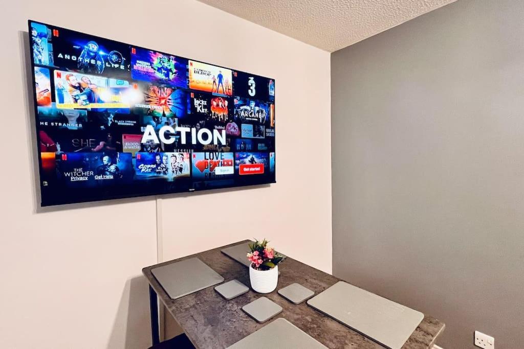 Urban Bliss Stylish Townhouse With Free Parking For A Convenient City Stay Ливерпуль Экстерьер фото